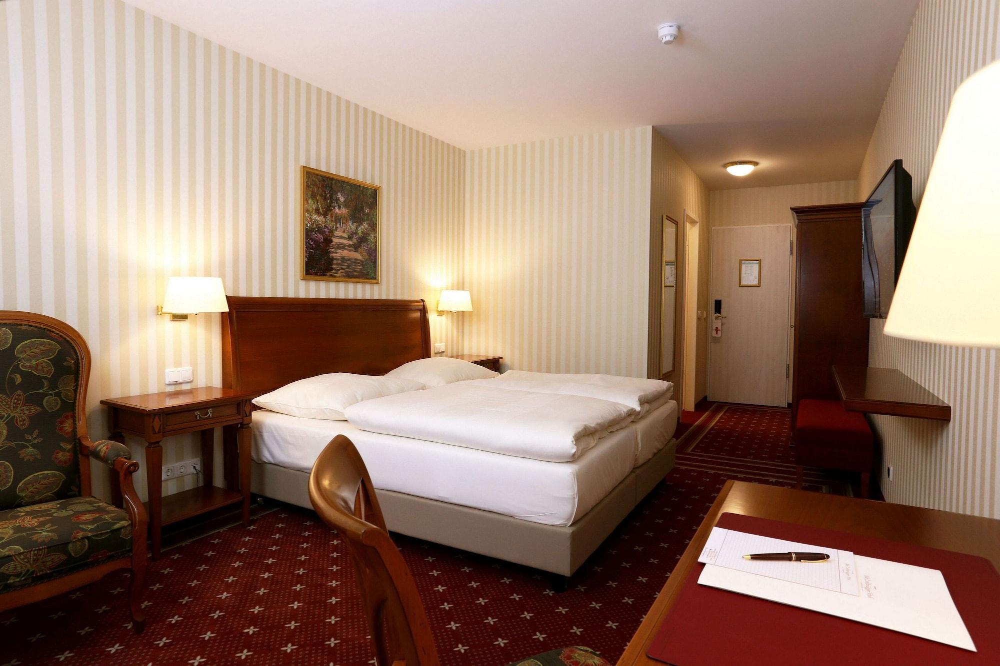 Alt Lohbruegger Hof Hotel Hamburg Exterior photo