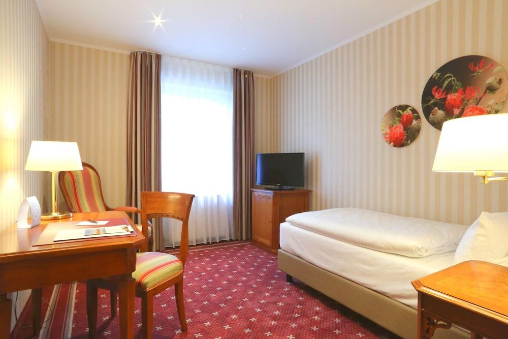 Alt Lohbruegger Hof Hotel Hamburg Exterior photo