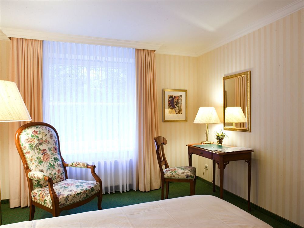 Alt Lohbruegger Hof Hotel Hamburg Exterior photo