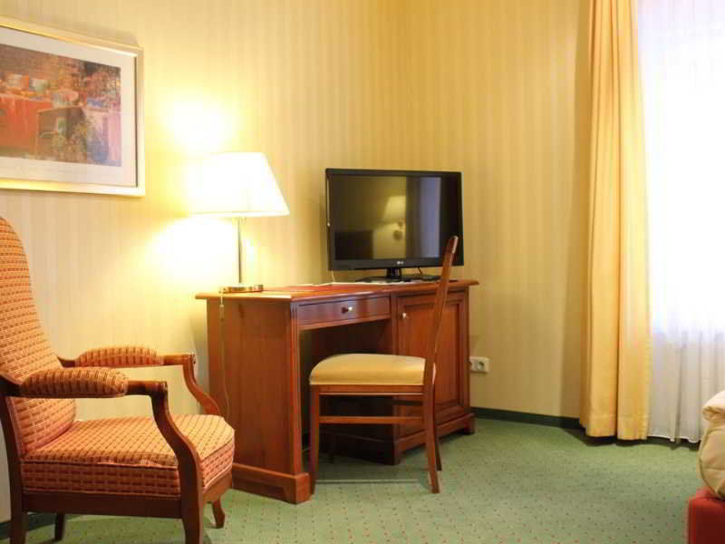 Alt Lohbruegger Hof Hotel Hamburg Exterior photo